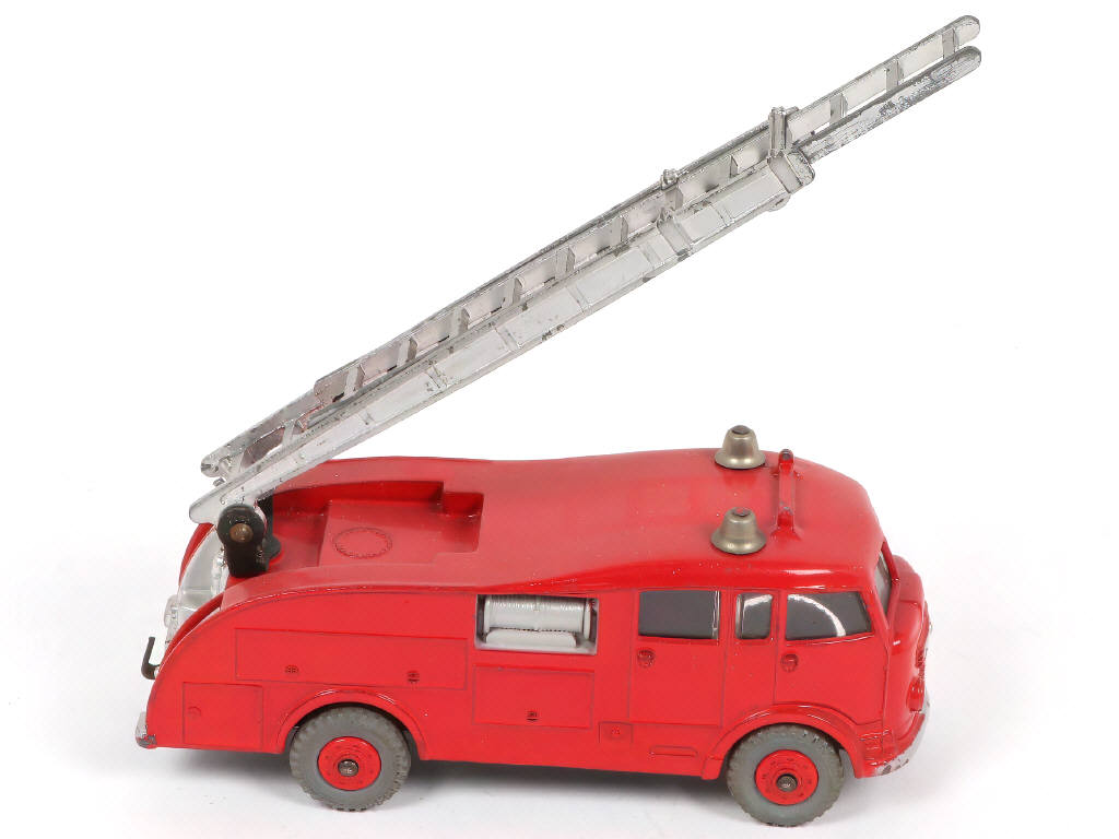 Lot 249 - DINKY TOYS (GB) (2)