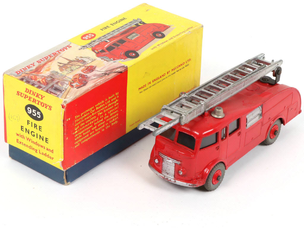 Lot 249 - DINKY TOYS (GB) (2)