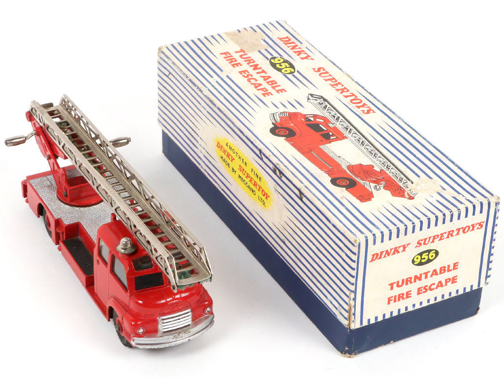 Lot 250 - DINKY TOYS (GB) (2)