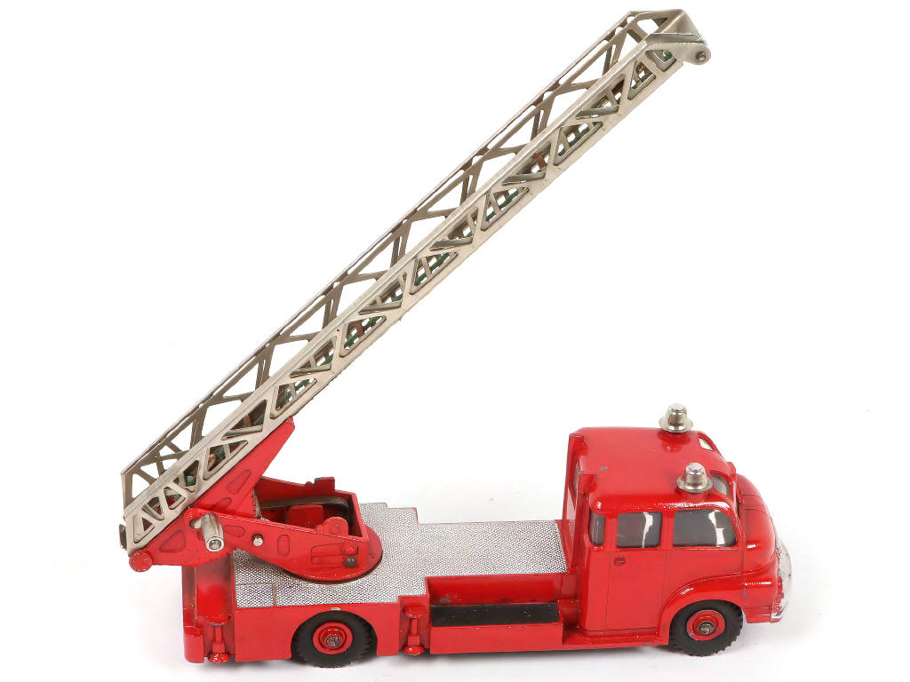 Lot 250 - DINKY TOYS (GB) (2)