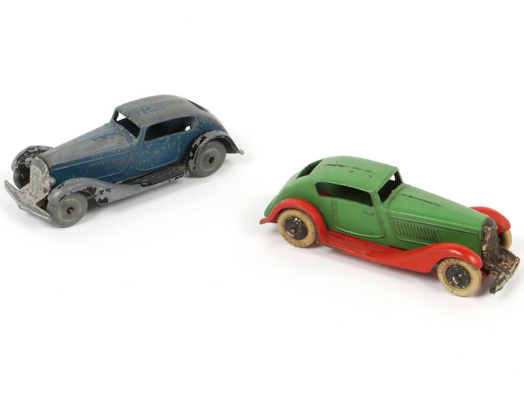 Lot 286 - DINKY TOYS (FRANCE) (2)