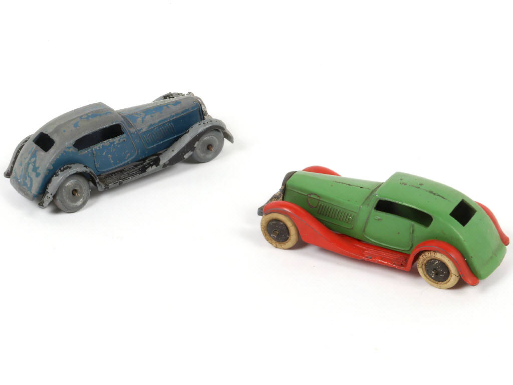 Lot 286 - DINKY TOYS (FRANCE) (2)