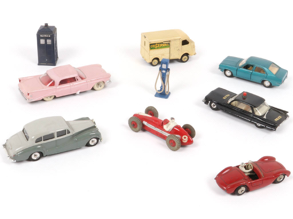 Lot 273 - DINKY TOYS (9)