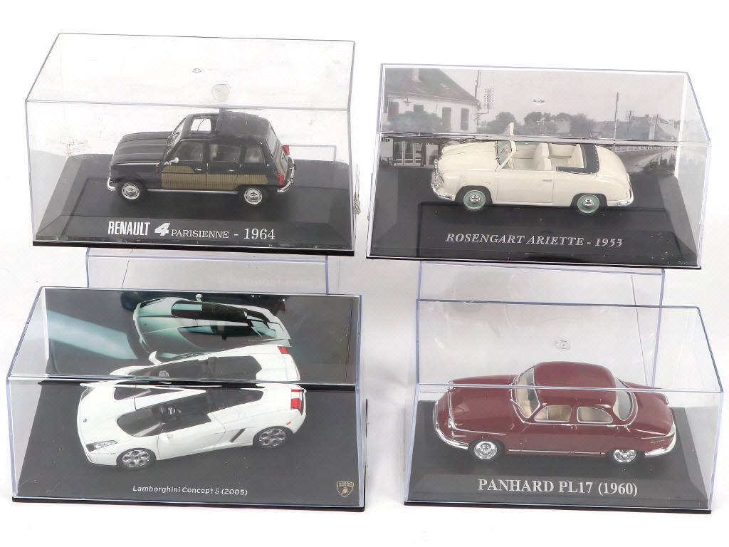 Lot 53 - DIVERS (12)