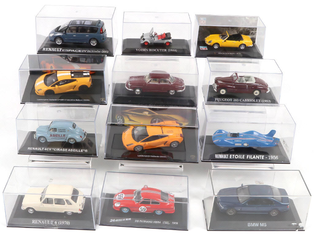 Lot 54 - DIVERS (12)