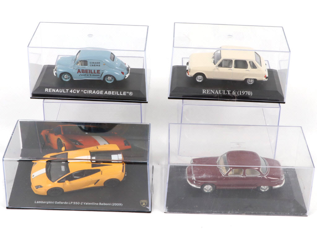 Lot 54 - DIVERS (12)