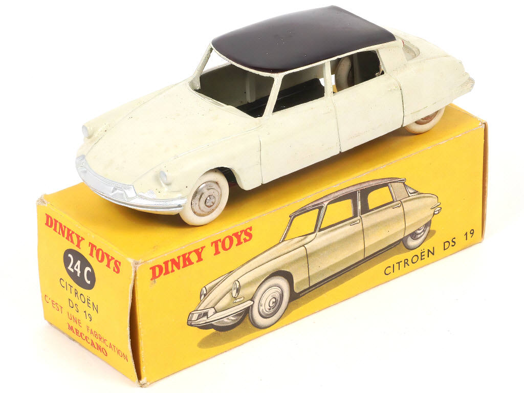 Lot 277 - DINKY TOYS (FRANCE) (1)
