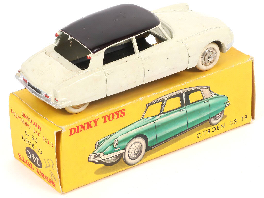 Lot 277 - DINKY TOYS (FRANCE) (1)