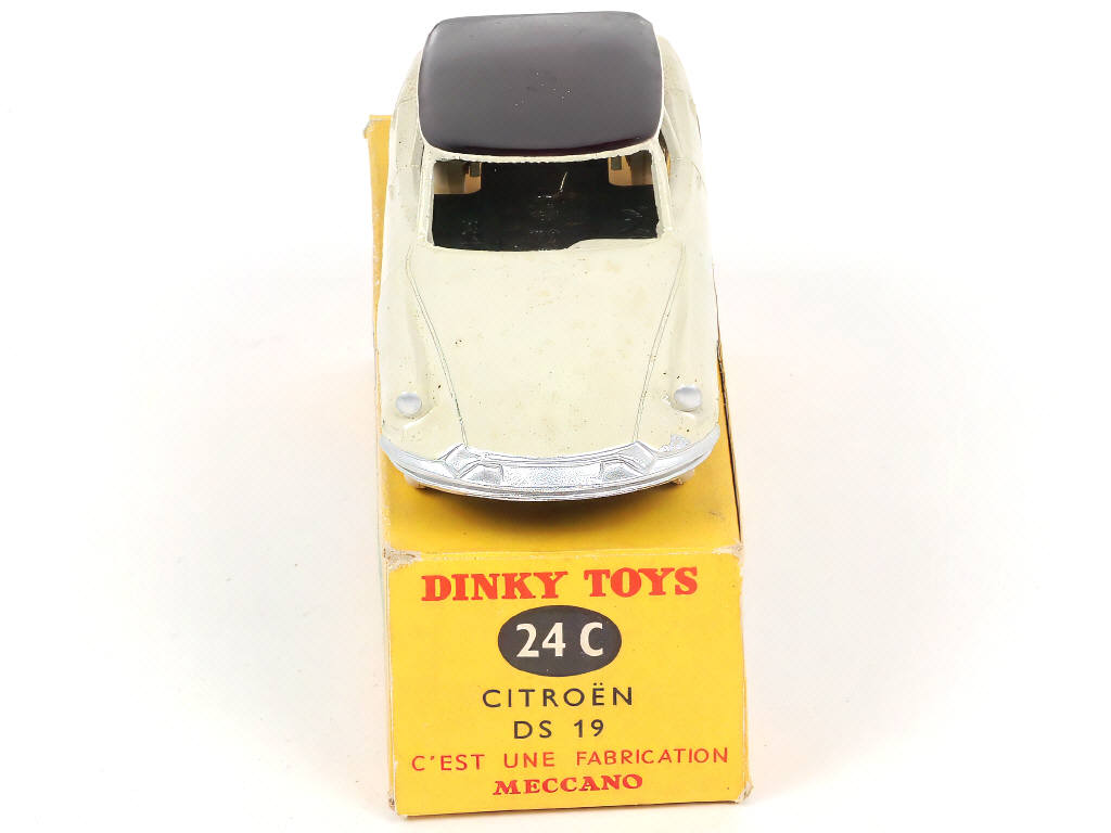 Lot 277 - DINKY TOYS (FRANCE) (1)