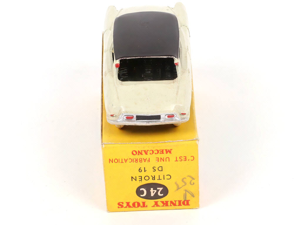 Lot 277 - DINKY TOYS (FRANCE) (1)