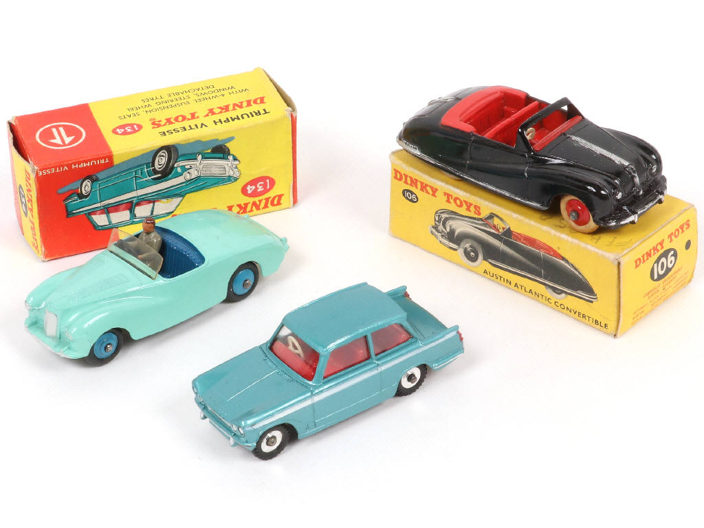 Lot 251 - DINKY TOYS (GB) (3)