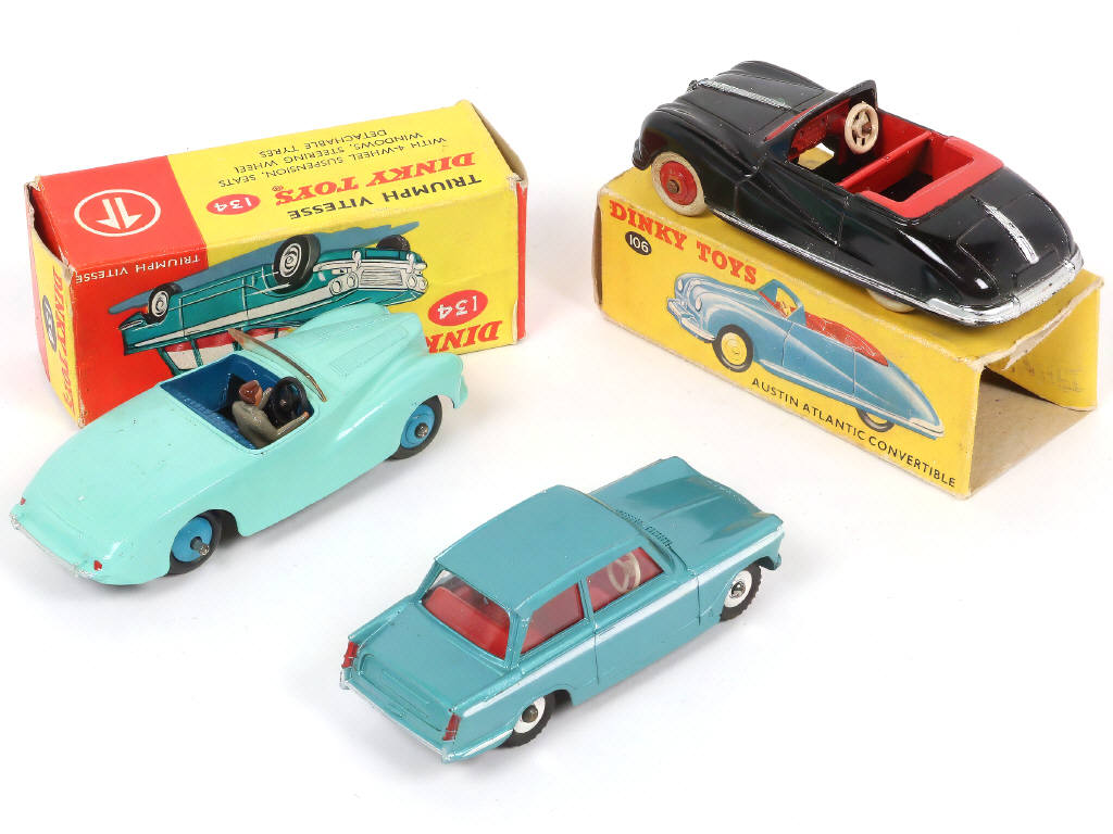 Lot 251 - DINKY TOYS (GB) (3)