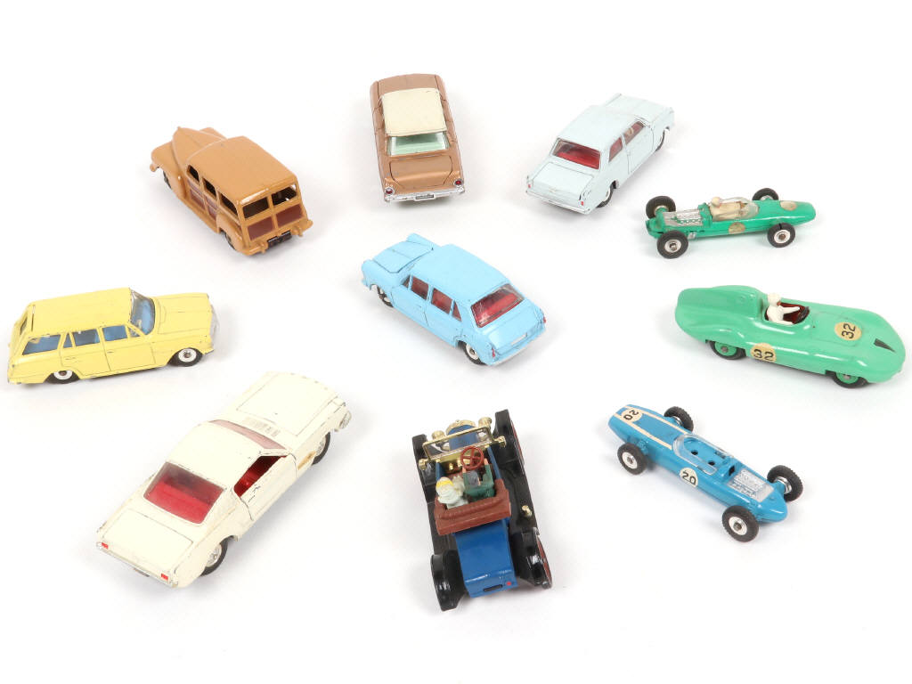 Lot 269 - DINKY TOYS (GB) (10)