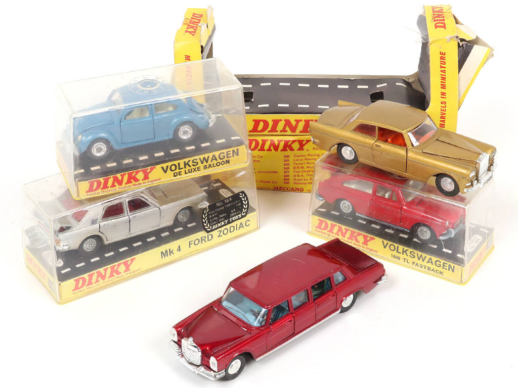 Lot 262 - DINKY TOYS (GB) (5)