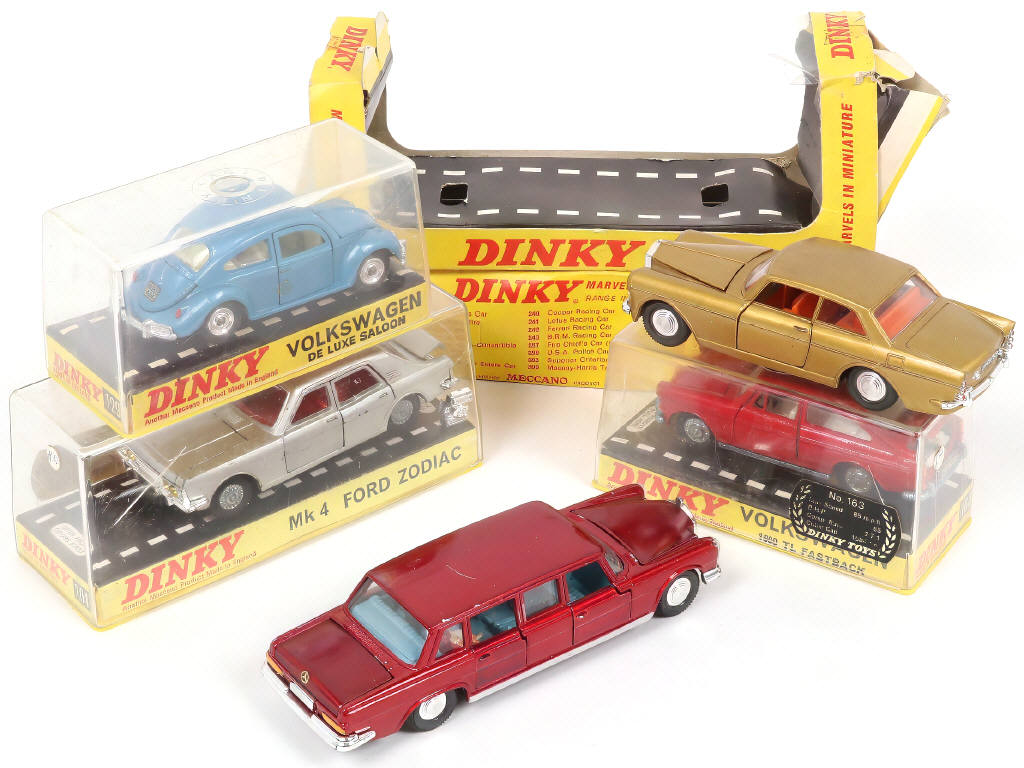 Lot 262 - DINKY TOYS (GB) (5)