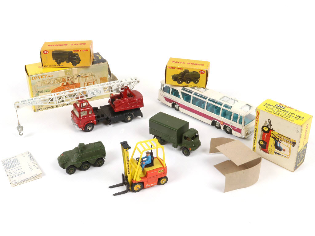Lot 263 - DINKY TOYS (GB) (5)