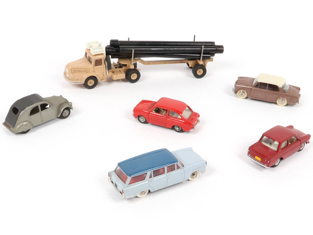 Lot 295 - DINKY TOYS (FRANCE) (6)