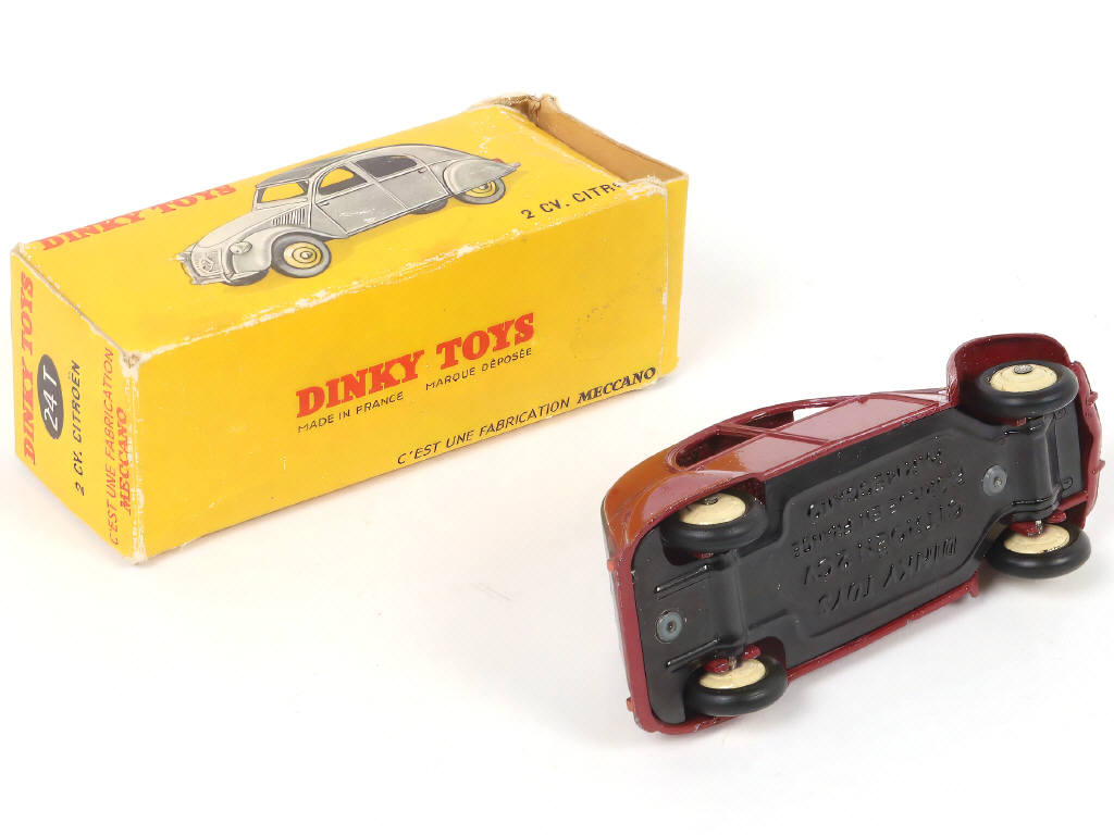 Lot 278 - DINKY TOYS (FRANCE) (1)