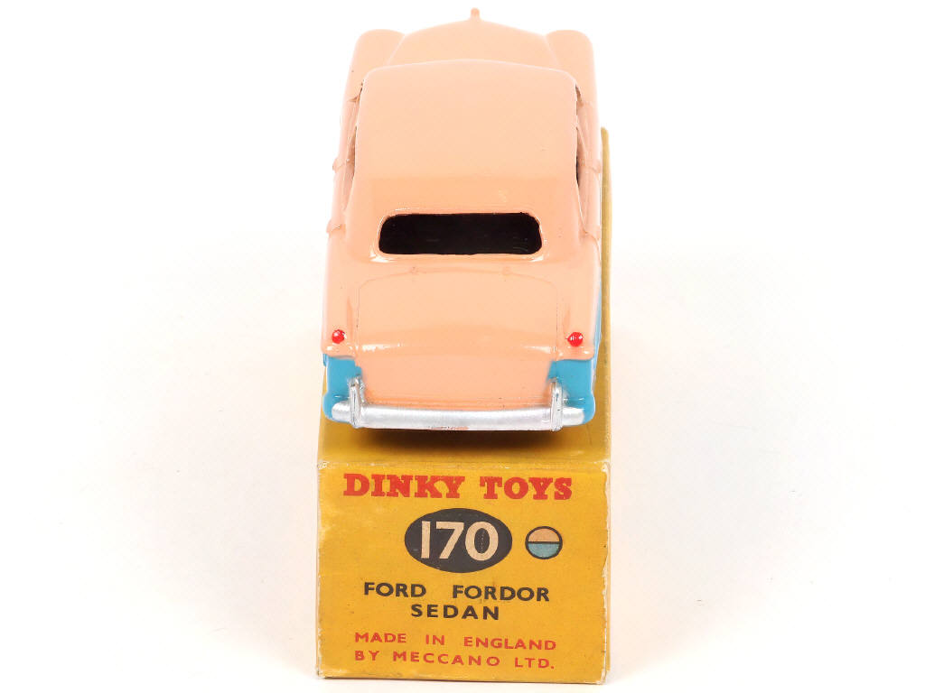 Lot 238 - DINKY TOYS (GB) (1)