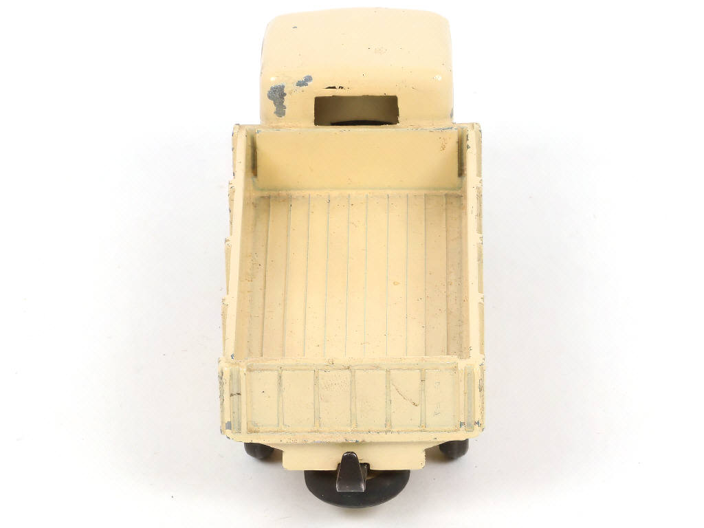 Lot 262 - DINKY TOYS (FRANCE) (1)