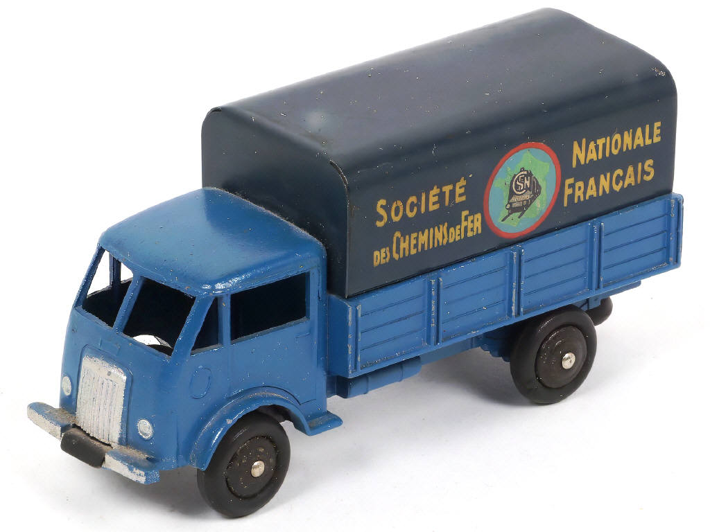 Lot 263 - DINKY TOYS (FRANCE) (1)