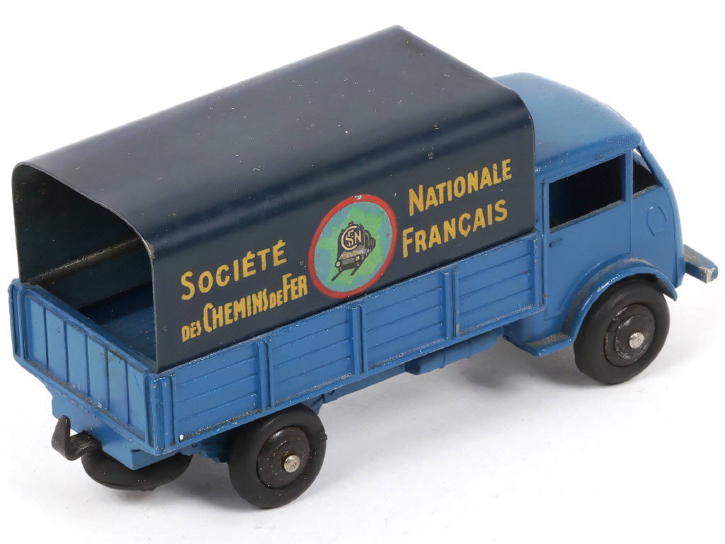 Lot 263 - DINKY TOYS (FRANCE) (1)