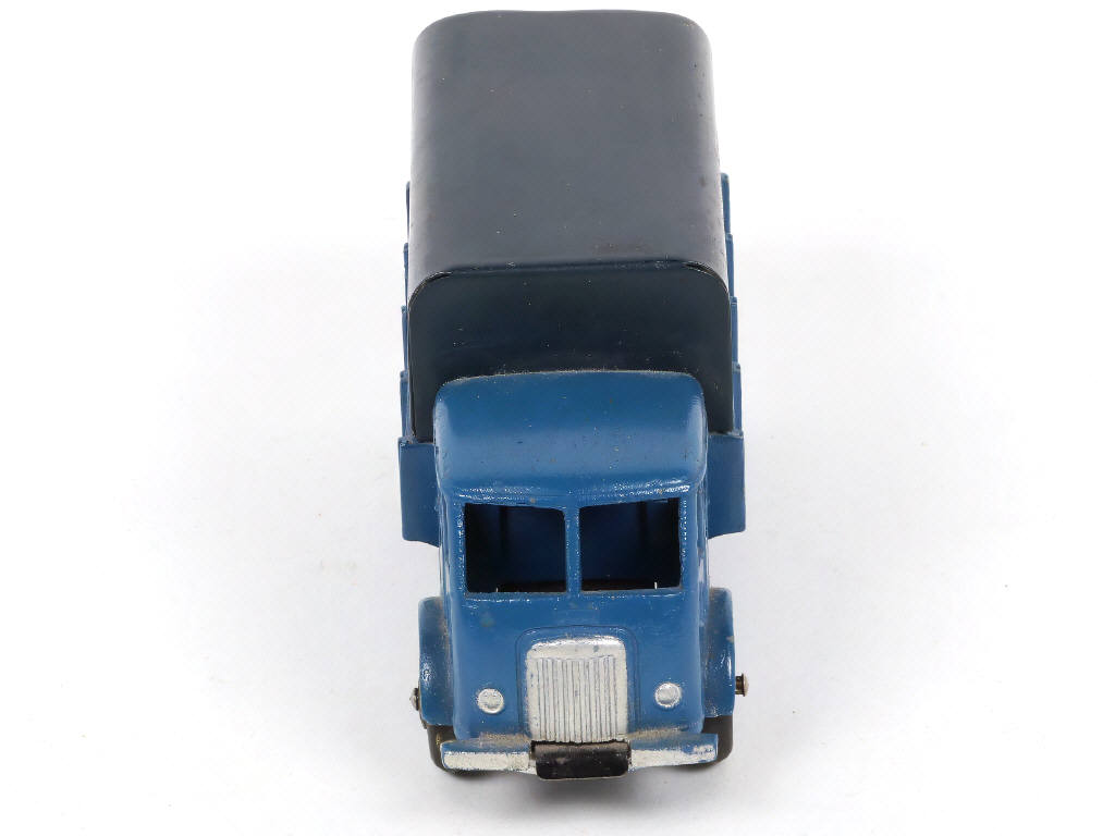Lot 263 - DINKY TOYS (FRANCE) (1)
