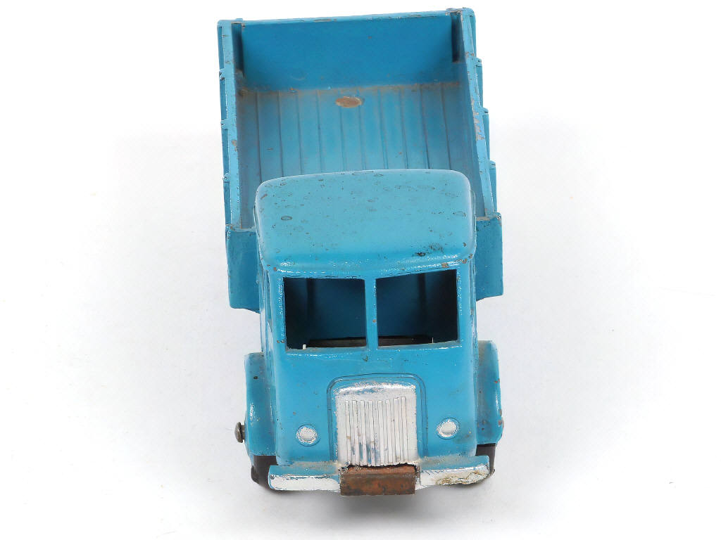 Lot 261 - DINKY TOYS (FRANCE) (1)