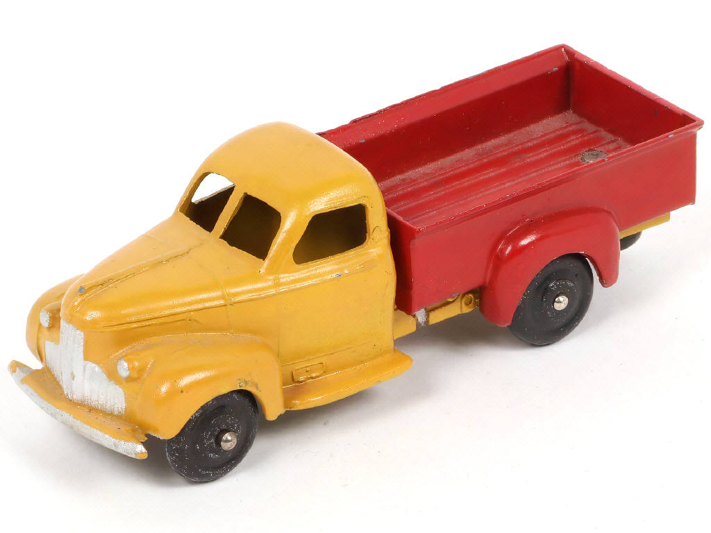 Lot 268 - DINKY TOYS (FRANCE) (1)