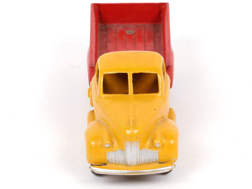 Lot 266 - DINKY TOYS (FRANCE) (1)