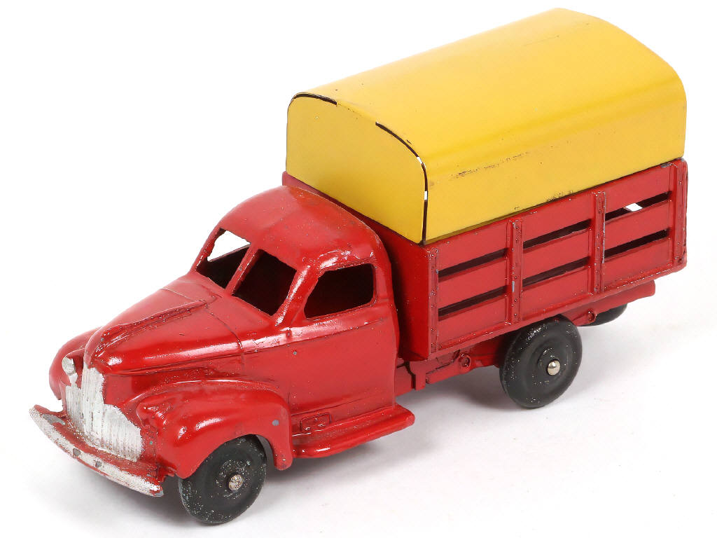 Lot 265 - DINKY TOYS (FRANCE) (1)