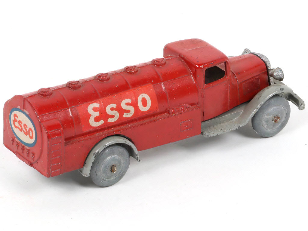 Lot 259 - DINKY TOYS (FRANCE) (1)