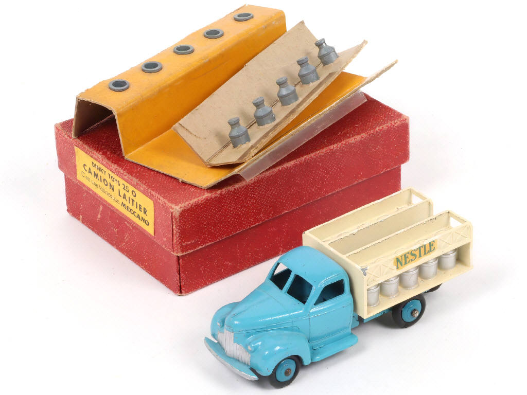 Lot 323 - DINKY TOYS (FRANCE) (1)
