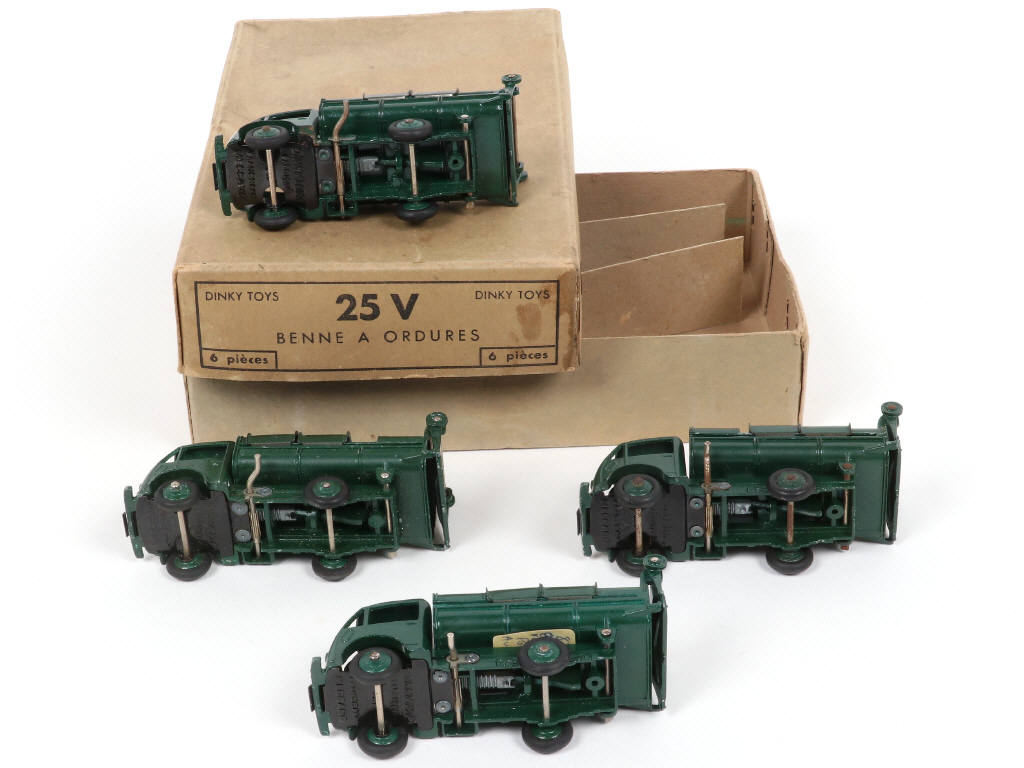 Lot 321 - DINKY TOYS (FRANCE) (1)