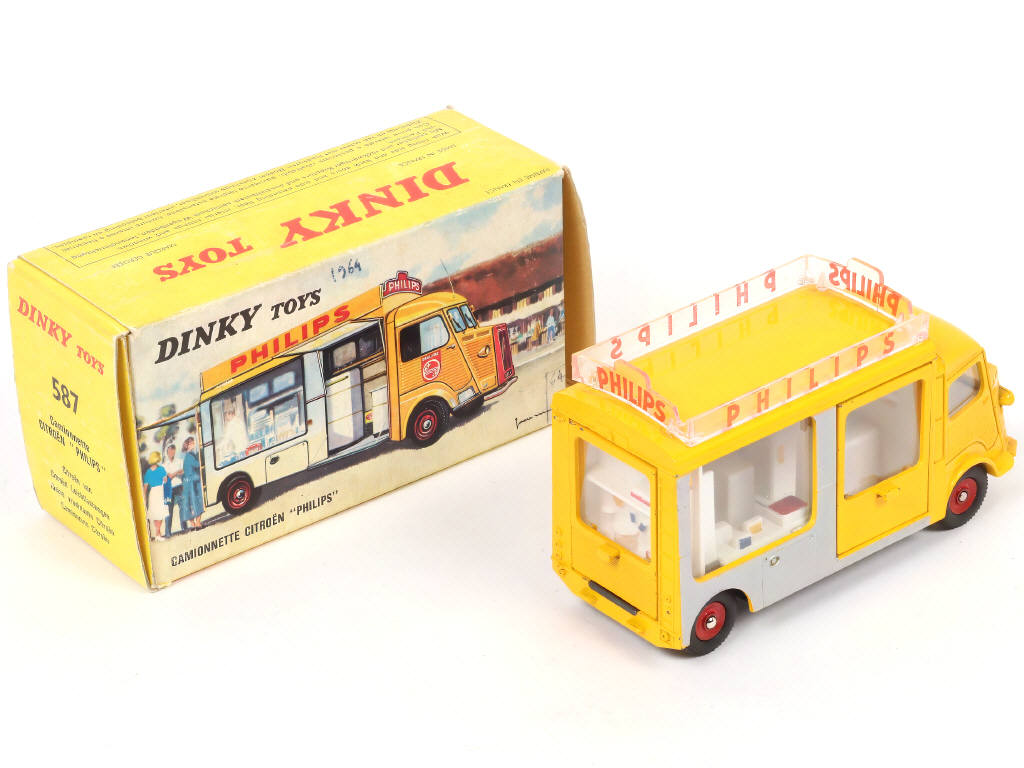Lot 328 - DINKY TOYS (FRANCE) (1)