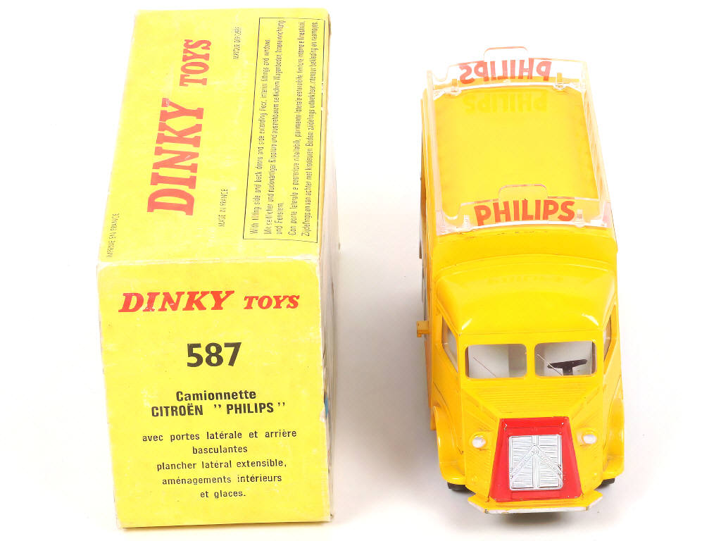 Lot 328 - DINKY TOYS (FRANCE) (1)