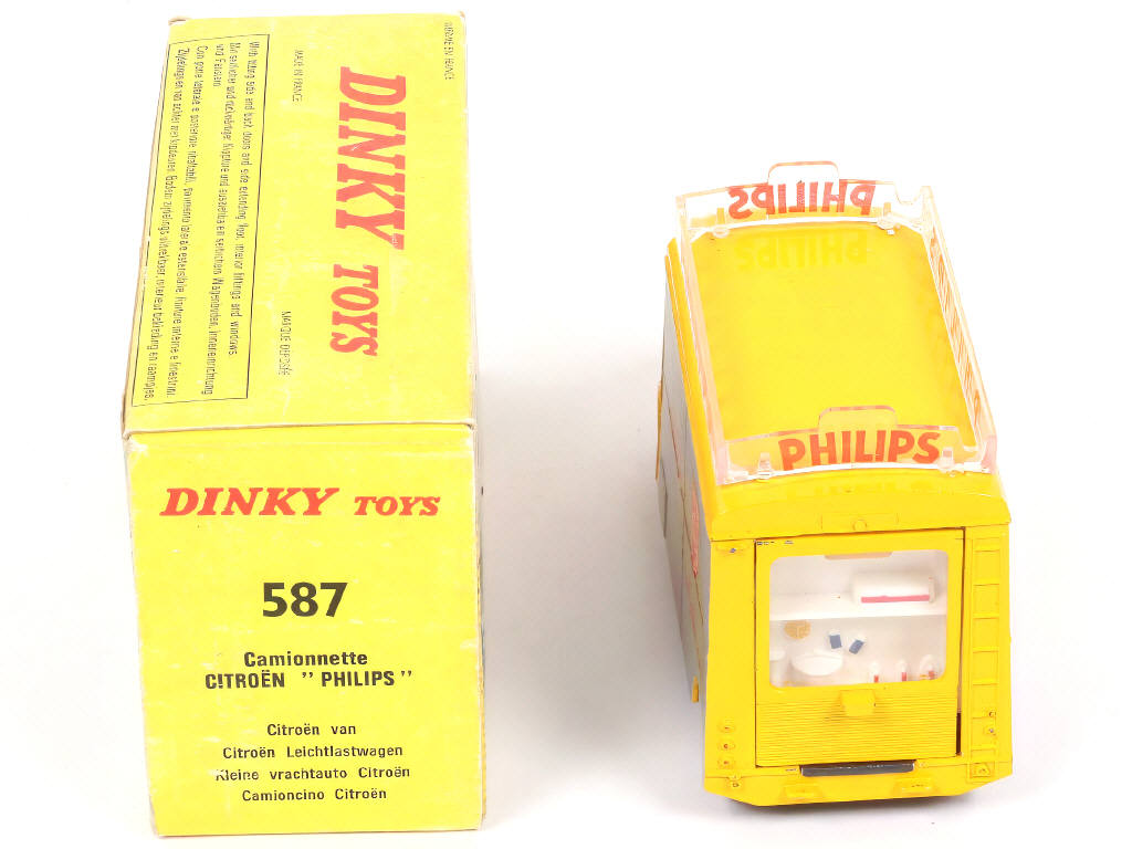 Lot 328 - DINKY TOYS (FRANCE) (1)