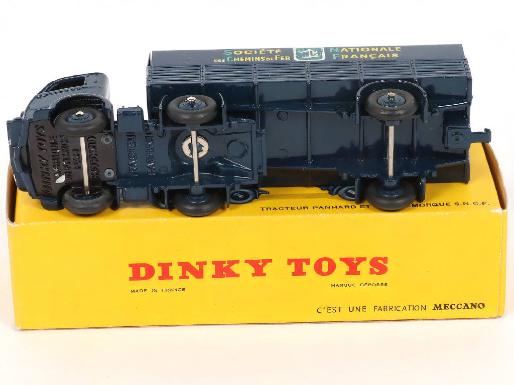 Lot 330 - DINKY TOYS (FRANCE) (1)