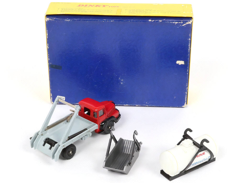 Lot 344 - DINKY TOYS (FRANCE) (1)