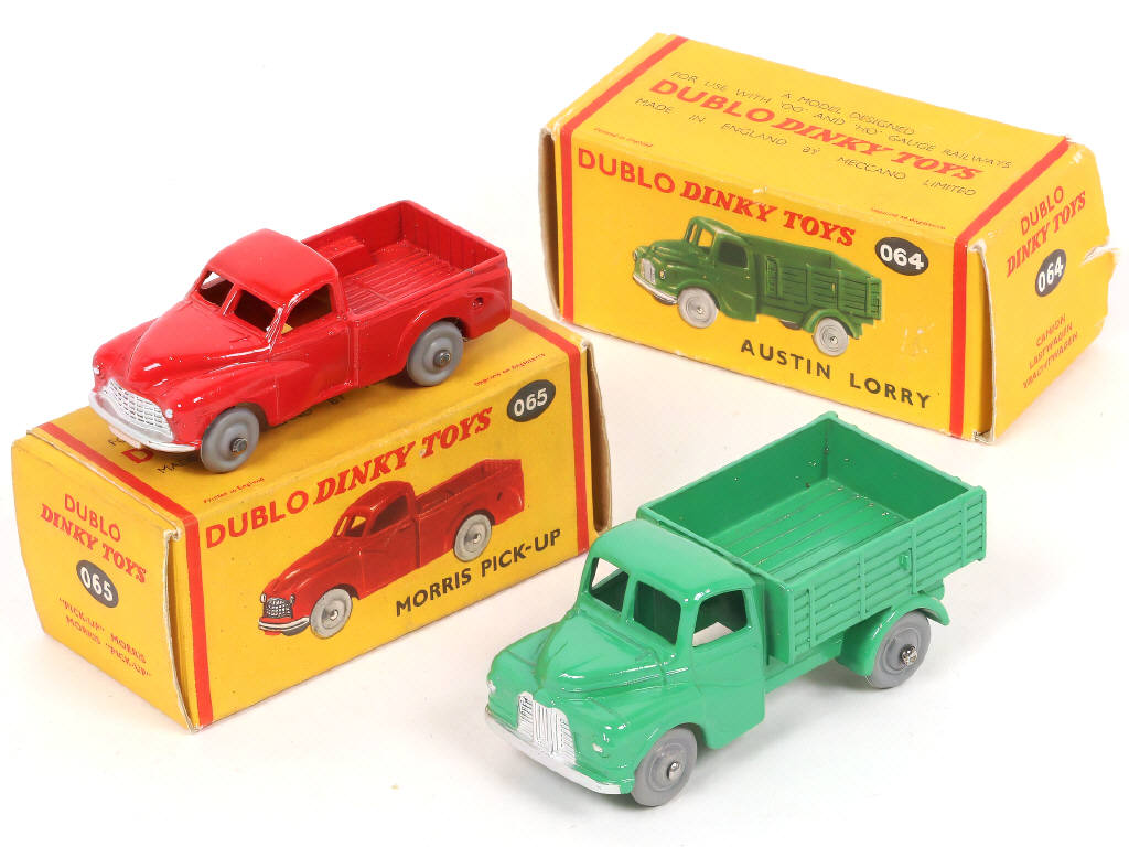 Lot 253 - DINKY TOYS (GB) (2)