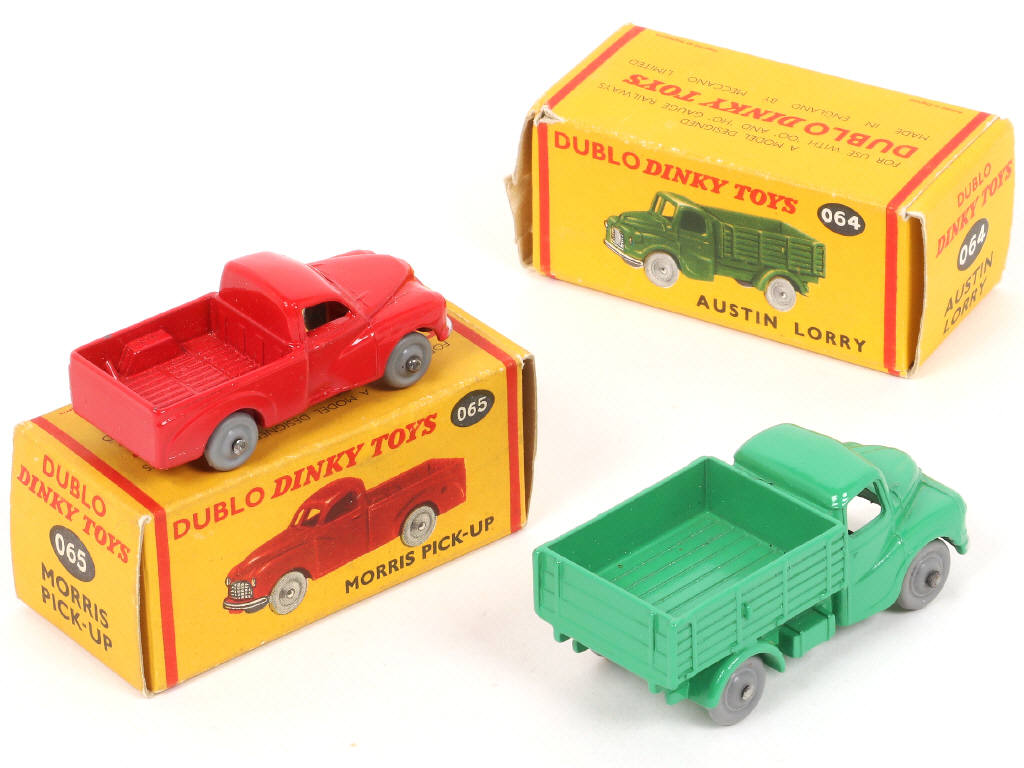 Lot 253 - DINKY TOYS (GB) (2)
