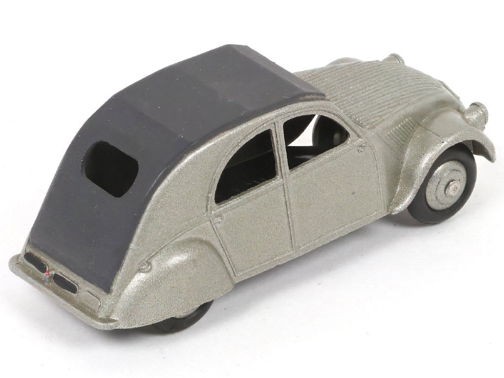 Lot 258 - DINKY TOYS (FRANCE) (1)