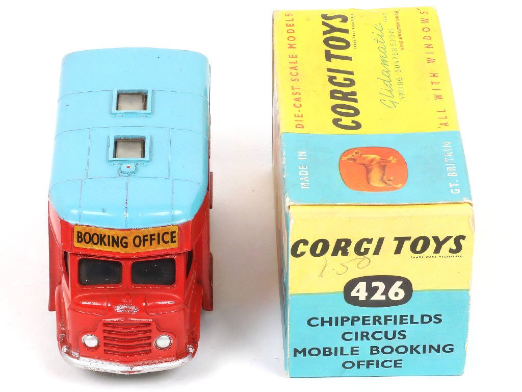 Lot 132 - CORGI TOYS (GB) (1)