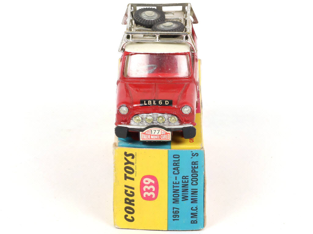 Lot 92 - CORGI TOYS (GB) (1)