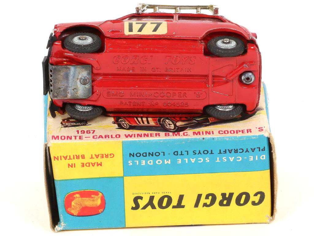 Lot 92 - CORGI TOYS (GB) (1)