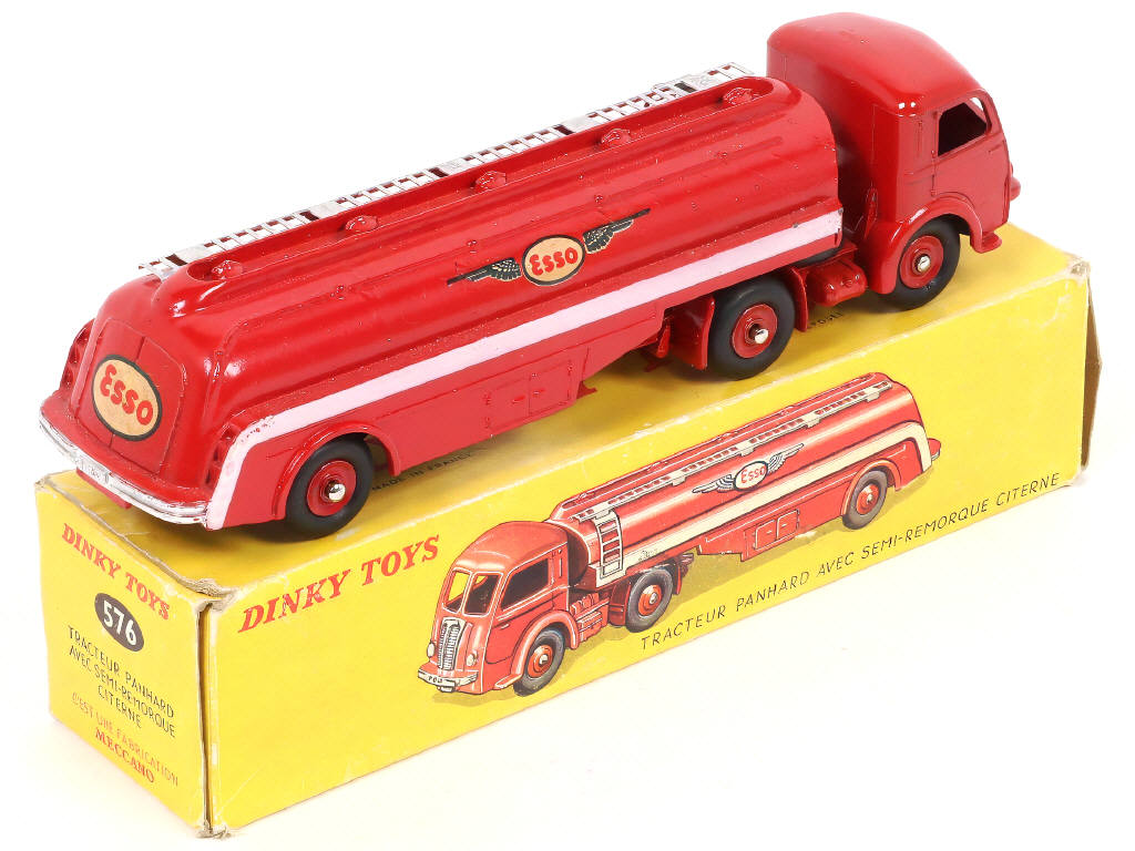 Lot 334 - DINKY TOYS (FRANCE) (1)