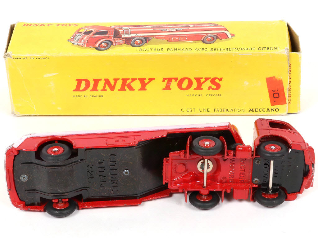 Lot 334 - DINKY TOYS (FRANCE) (1)