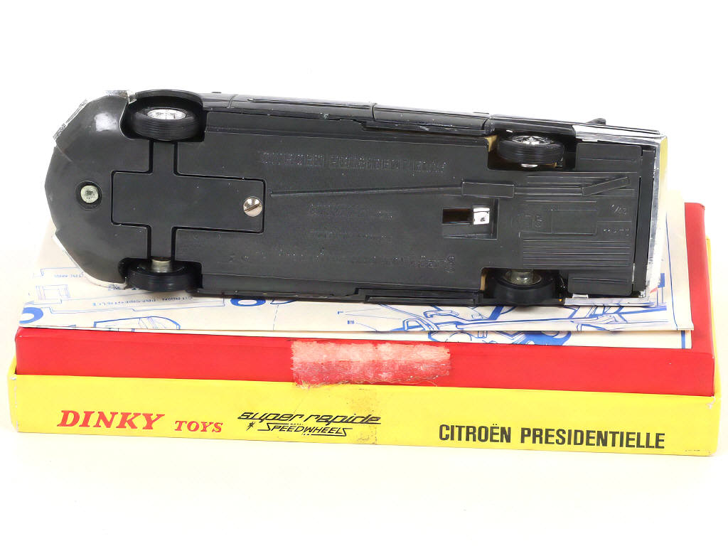 Lot 318 - DINKY TOYS (FRANCE) (1)