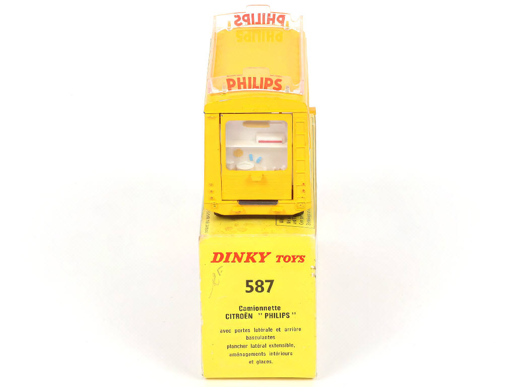 Lot 329 - DINKY TOYS (FRANCE) (1)