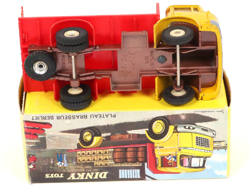 Lot 339 - DINKY TOYS (FRANCE) (1)